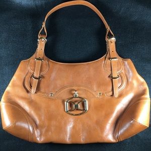 DKNY LEATHER SHOULDER BAG.